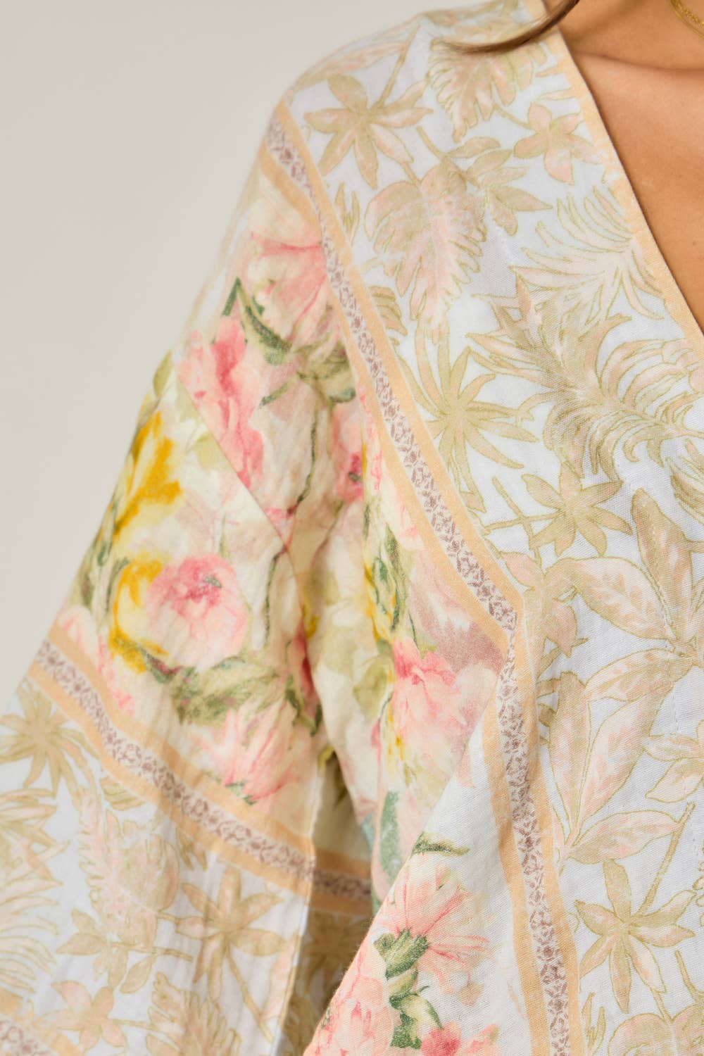 61563 Border Print Front Wrap Kimono Top
