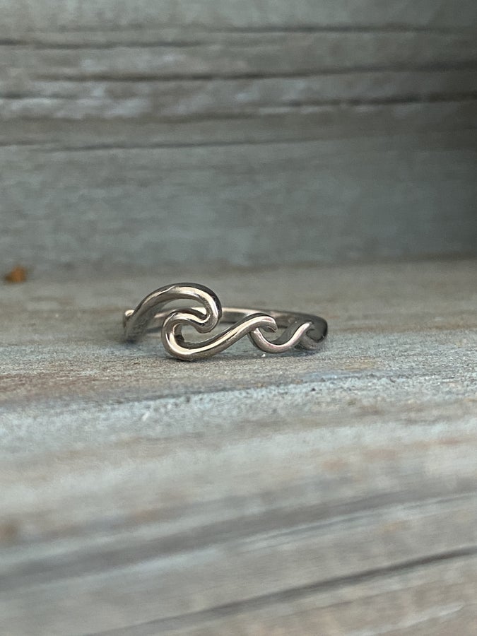 Rolling Wave Ring